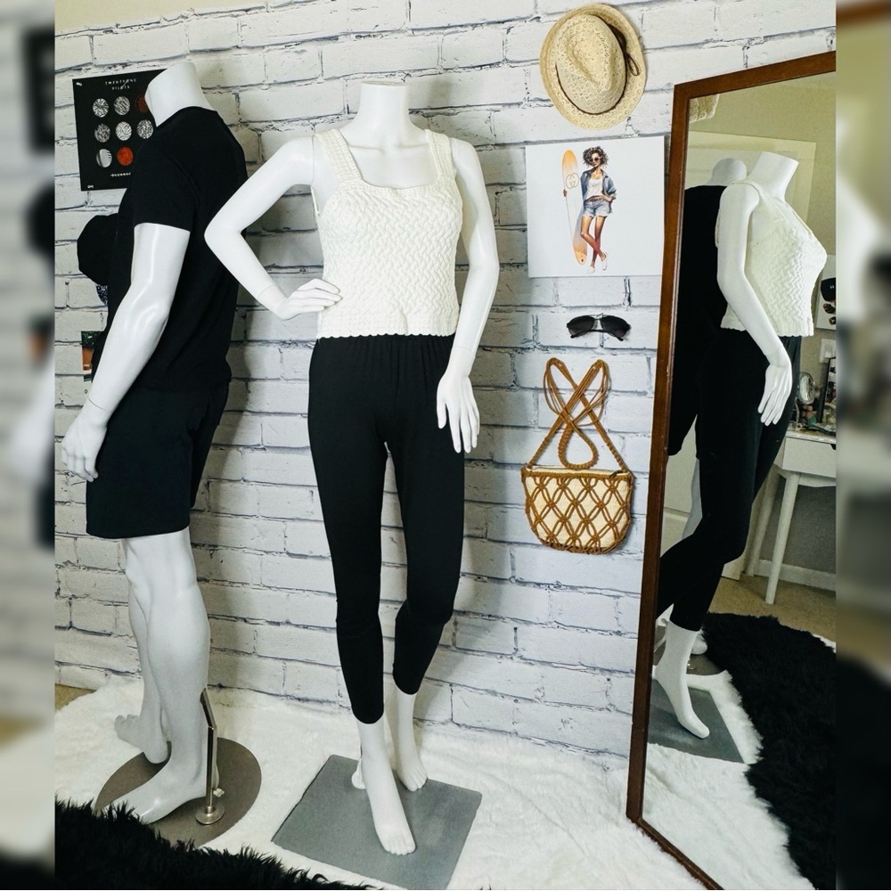 RSQ Sleeveless Knitted Crop Top